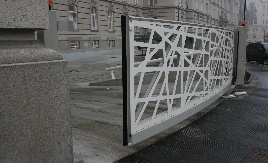 01_gebogenes_Schiebetor_mit_Sonderfuellung